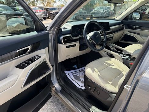 Used 2024 Kia Telluride EX image 12