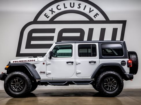 Used 2025 Jeep Wrangler Unlimited Rubicon w/ XTREMEE 35" Tire Package AWD/4WD image 6
