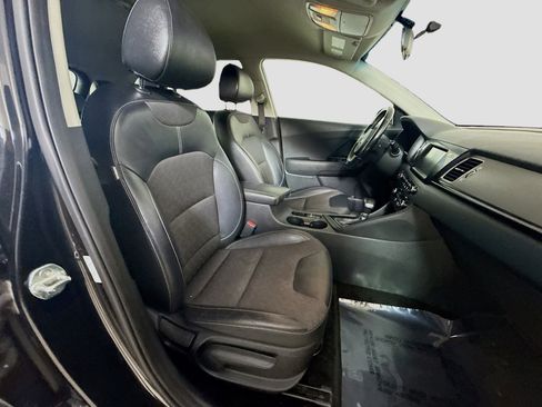 Used 2017 Kia Niro EX image 29