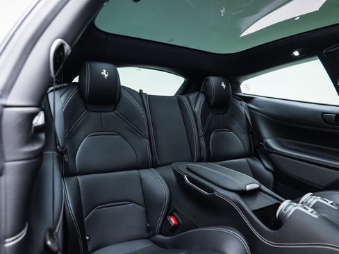 Used 2018 Ferrari GTC4Lusso image 38