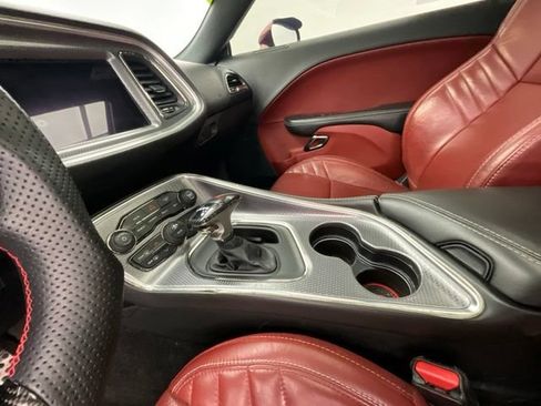 Used 2018 Dodge Challenger SRT Hellcat RWD image 18