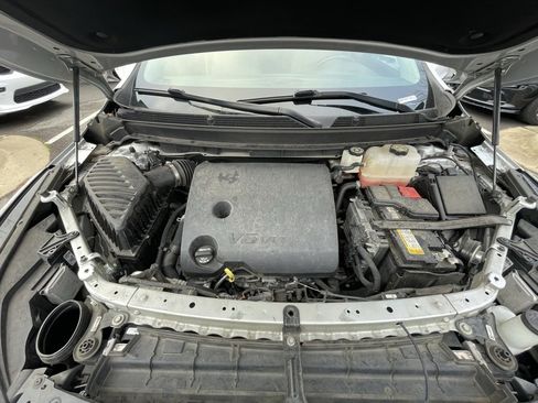 Used 2021 Buick Enclave Essence image 32