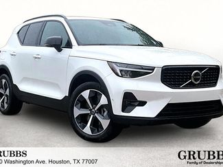 Certified 2025 Volvo XC40 B5 Plus AWD/4WD video 1