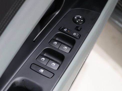 Used 2026 Hyundai Elantra Limited FWD image 19