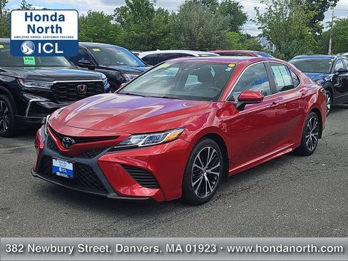 Used 2019 Toyota Camry SE FWD image 1
