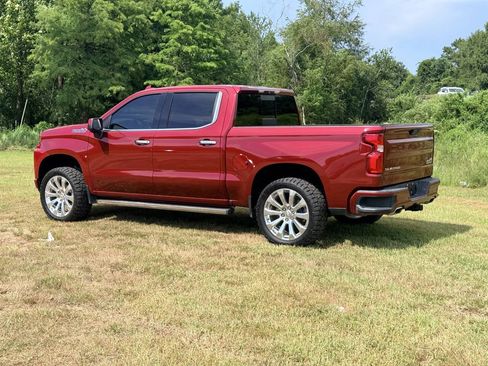 Used 2019 Chevrolet Silverado 1500 High Country w/ Technology Package AWD/4WD image 3