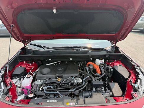 Used 2025 Toyota RAV4 XLE AWD/4WD image 32