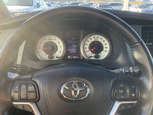 Used 2019 Toyota Sienna SE Premium image 16