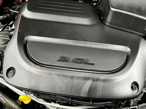 Used 2023 Chrysler Voyager LX FWD image 33