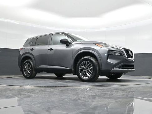 Used 2023 Nissan Rogue S image 37
