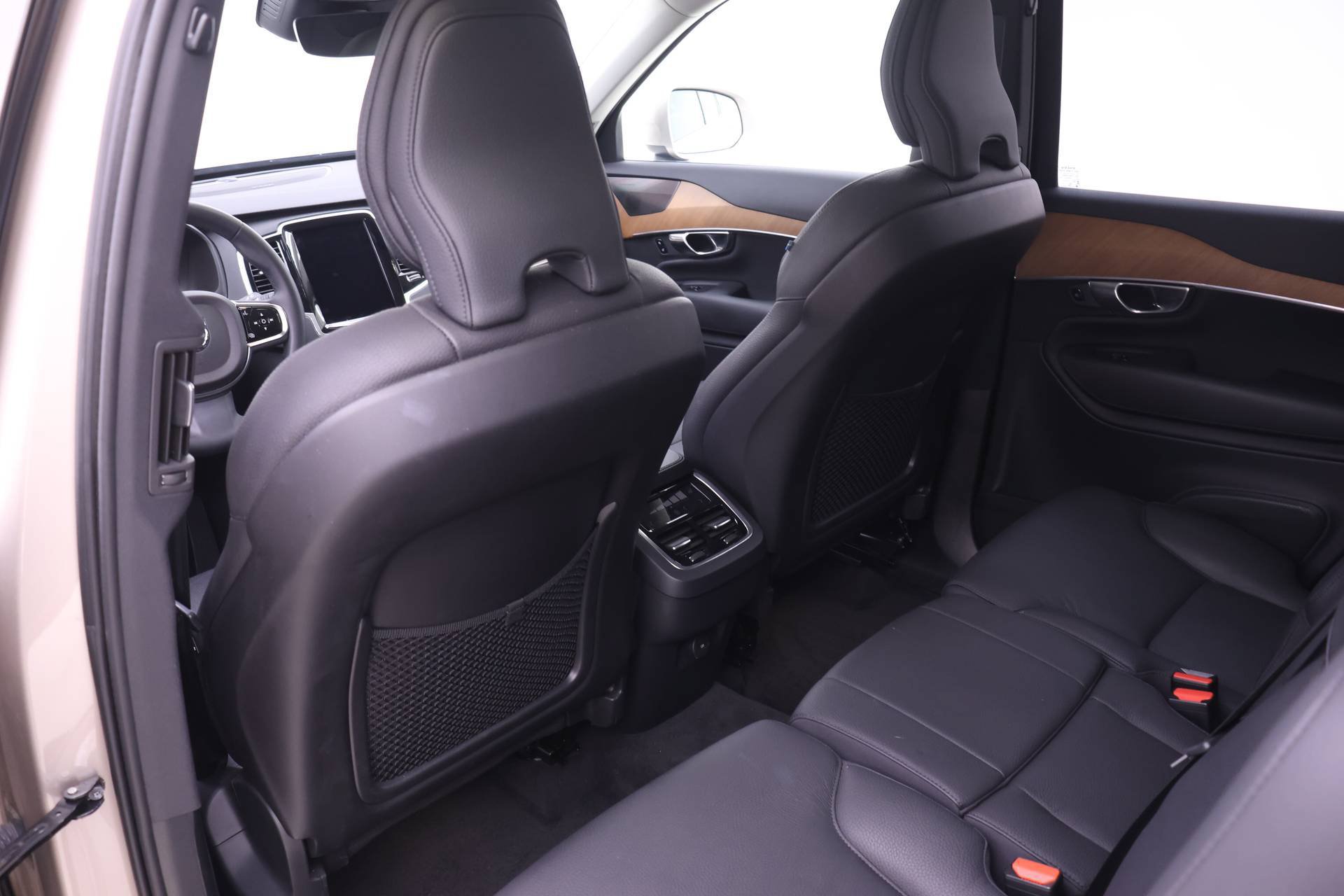 Certified 2024 Volvo XC90 B6 Plus AWD/4WD image 14