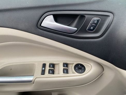 Used 2017 Ford Escape SE image 13