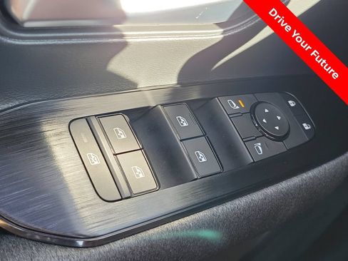 Certified 2025 Nissan Kicks SV FWD image 16