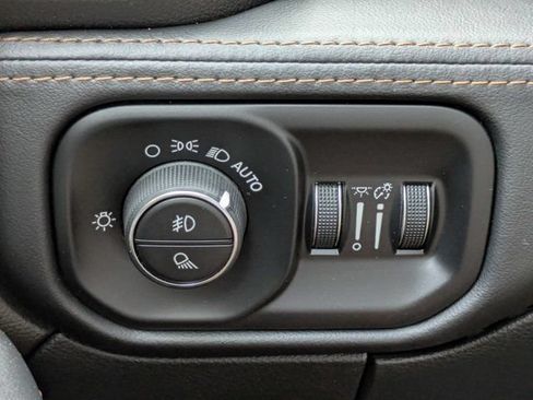 Used 2022 RAM 2500 Limited AWD/4WD image 24
