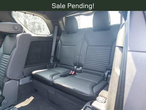 Certified 2025 Land Rover Discovery Dynamic SE AWD/4WD image 36