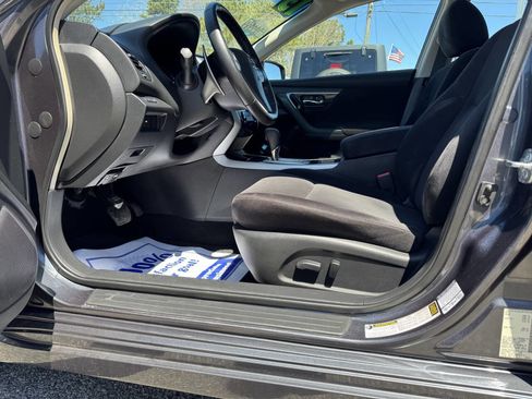 Used 2013 Nissan Altima 3.5 SV FWD image 15