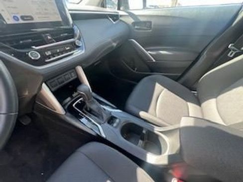 Used 2025 Toyota Corolla Cross LE image 15