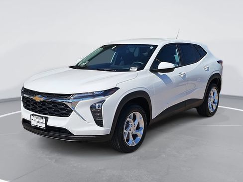New 2026 Chevrolet Trax LS w/ LS Convenience Package FWD image 7