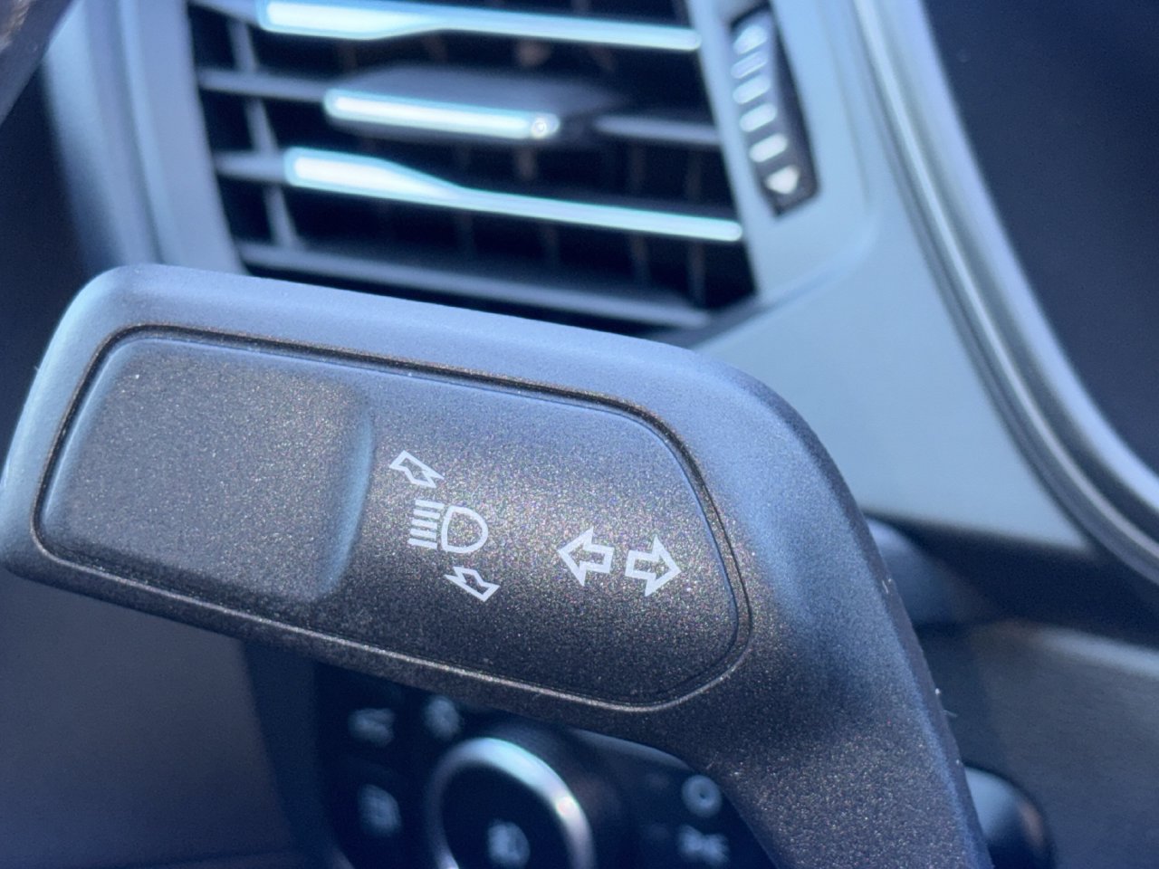 Used 2023 Ford Escape SE FWD image 9