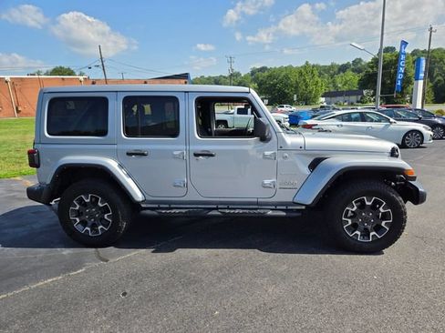 Used 2024 Jeep Wrangler Unlimited Sahara AWD/4WD image 12