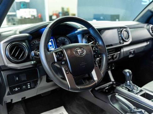 Used 2022 Toyota Tacoma TRD Off-Road w/ Technology Package image 11