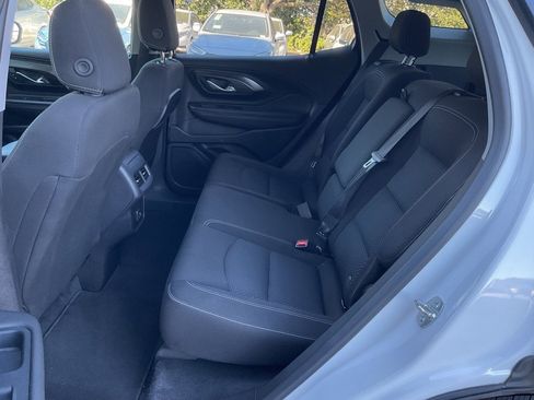 Used 2024 GMC Terrain SLE image 15