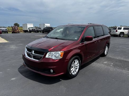 Used 2019 Dodge Grand Caravan SXT FWD image 2
