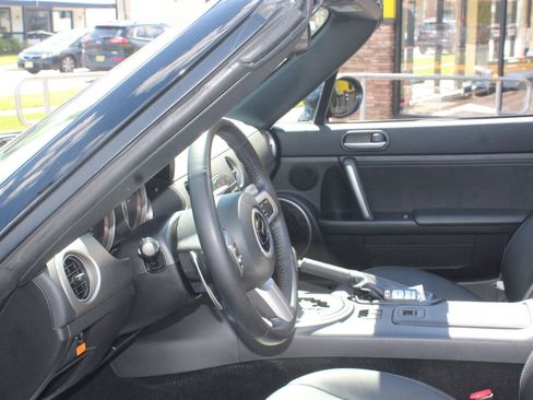 Used 2012 MAZDA MX-5 Miata Grand Touring w/ Premium Pkg image 12