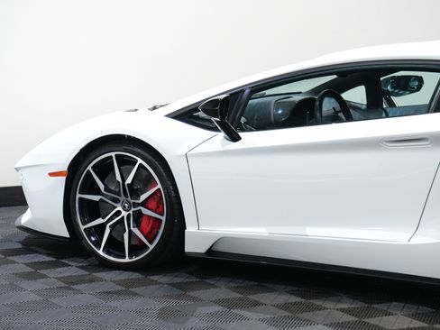 Used 2018 Lamborghini Aventador S image 26