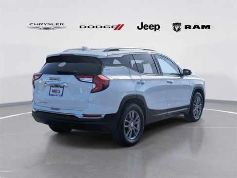 Used 2024 GMC Terrain SLT image 3