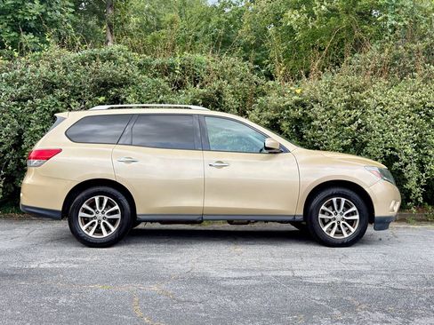 Used 2013 Nissan Pathfinder SV AWD/4WD image 4