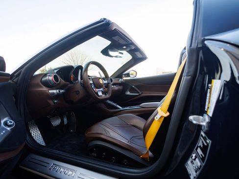 Used 2021 Ferrari 812 GTS image 37