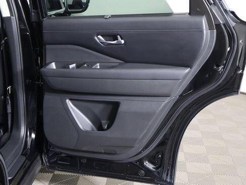 Used 2023 Nissan Pathfinder SL w/ Black Appearance Package AWD/4WD image 28