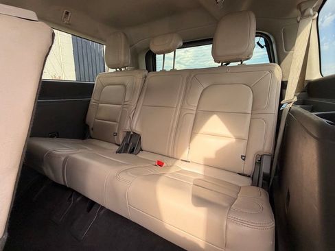 Used 2022 Lincoln Navigator L Reserve w/ Equipment Group 201A AWD/4WD image 9