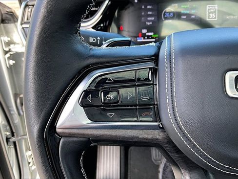 Used 2022 Jeep Grand Cherokee Overland w/ Advanced Protech Group III image 28