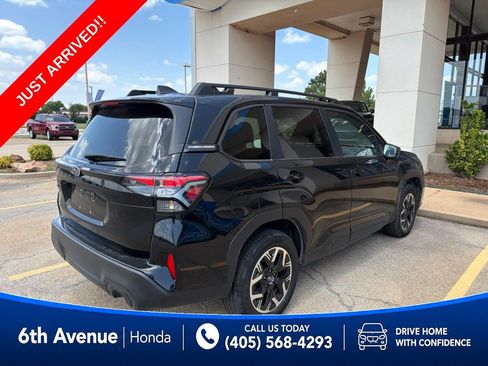 Used 2025 Subaru Forester Premium AWD/4WD image 3