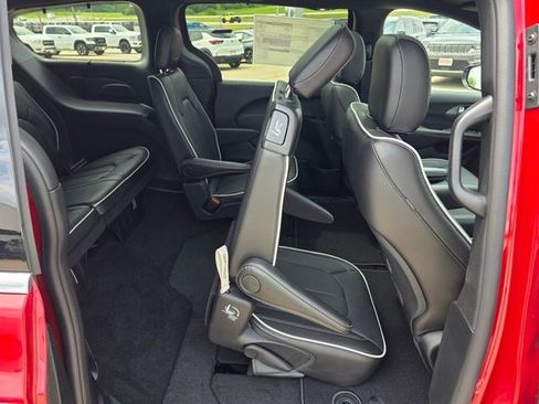 New 2027 Chrysler Pacifica Limited AWD/4WD image 16