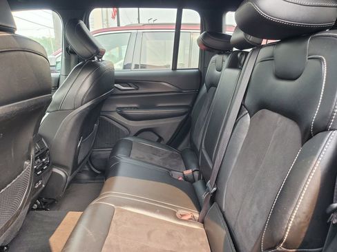 Used 2024 Jeep Grand Cherokee Altitude AWD/4WD image 28