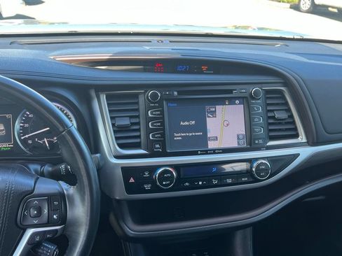 Used 2017 Toyota Highlander Limited AWD/4WD image 22
