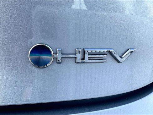 Used 2024 Toyota Prius LE AWD/4WD image 24