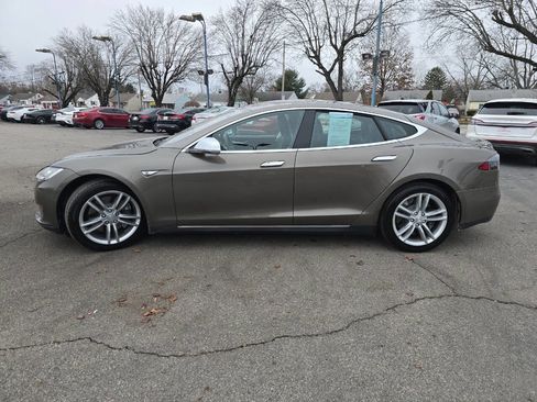 Used 2016 Tesla Model S 70 image 4