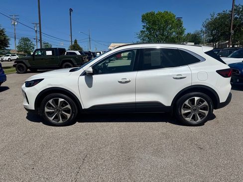 Used 2023 Ford Escape Platinum AWD/4WD image 2