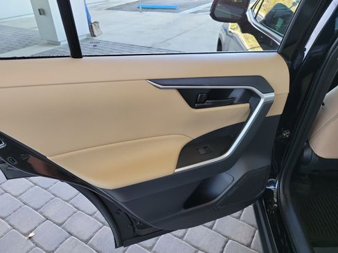 Certified 2025 Toyota RAV4 LE image 28