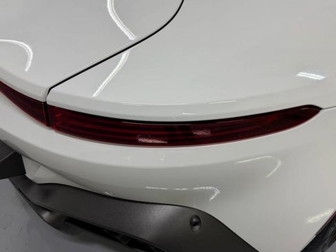 Used 2019 Aston Martin V8 Vantage Coupe RWD image 11