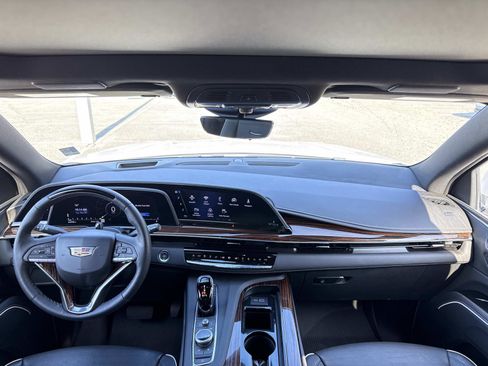 Used 2023 Cadillac Escalade Premium Luxury image 13