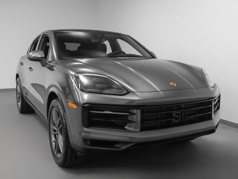 Certified 2025 Porsche Cayenne Coupe image 10
