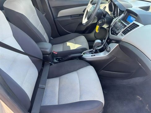 Used 2013 Chevrolet Cruze LS FWD image 32