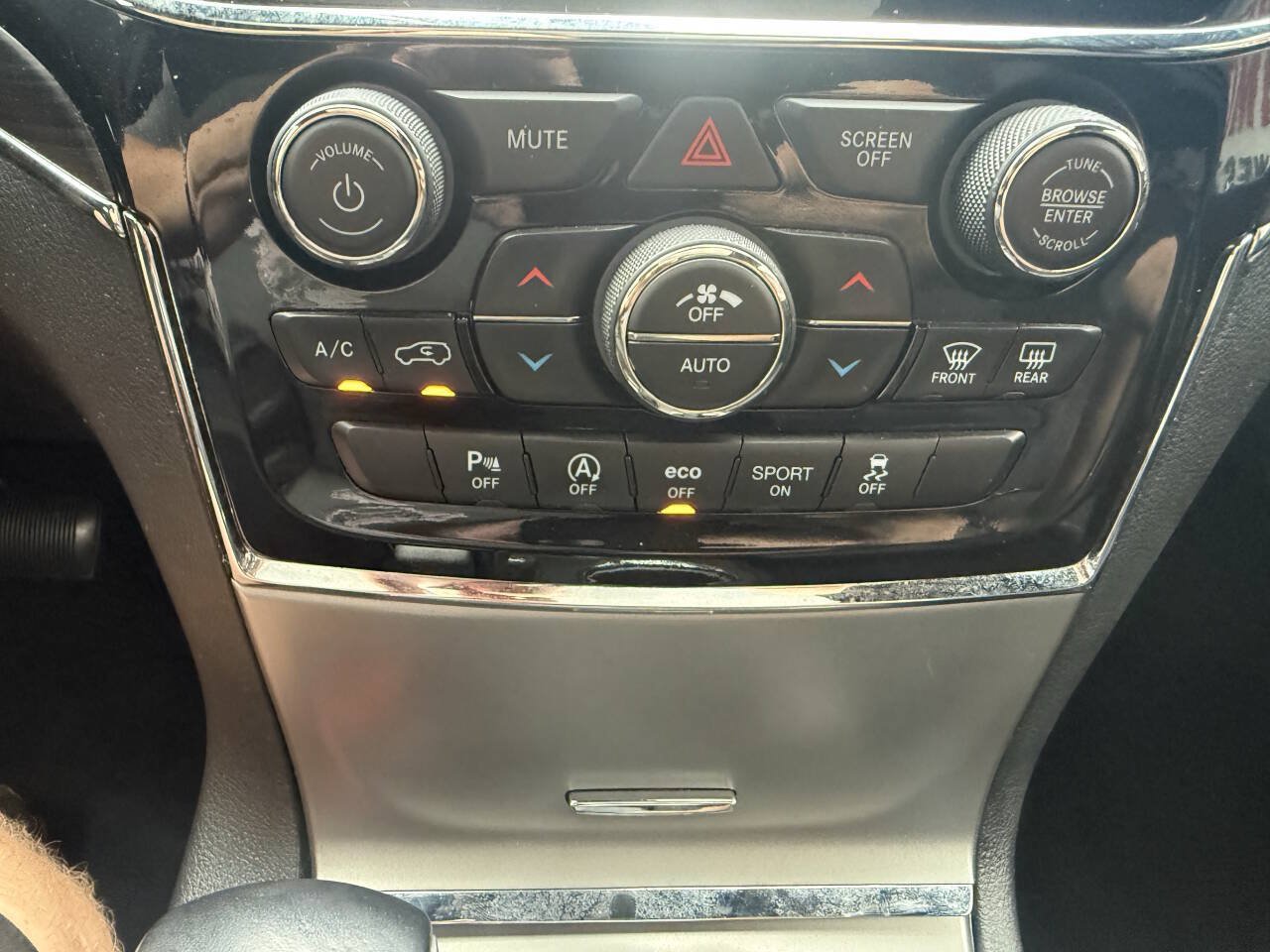 Used 2021 Jeep Grand Cherokee Limited w/ Luxury Group II AWD/4WD image 26