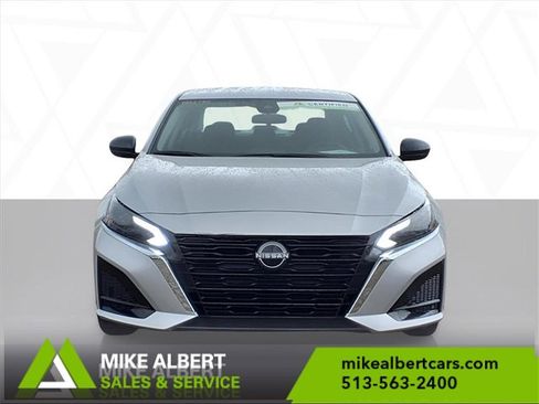 Used 2024 Nissan Altima 2.5 SV image 2