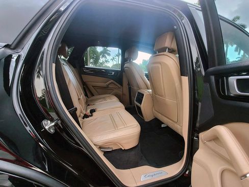 Used 2019 Porsche Cayenne S AWD/4WD image 16